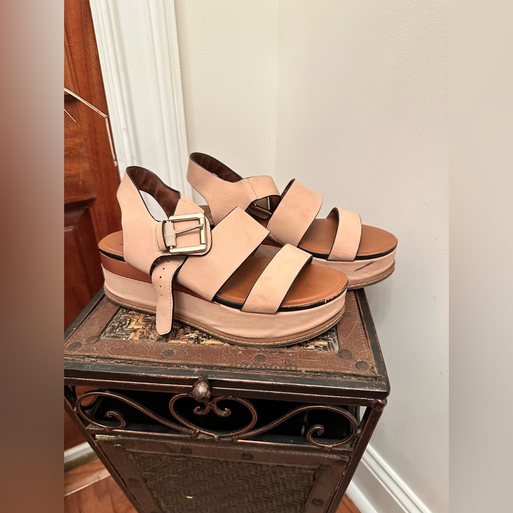 Pre loved super cute sandals!